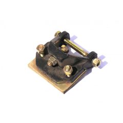 Műtrágya nyitótárcsa sárkaparó tartó